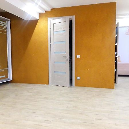 Light Apartment Center City Chisinau Exterior photo